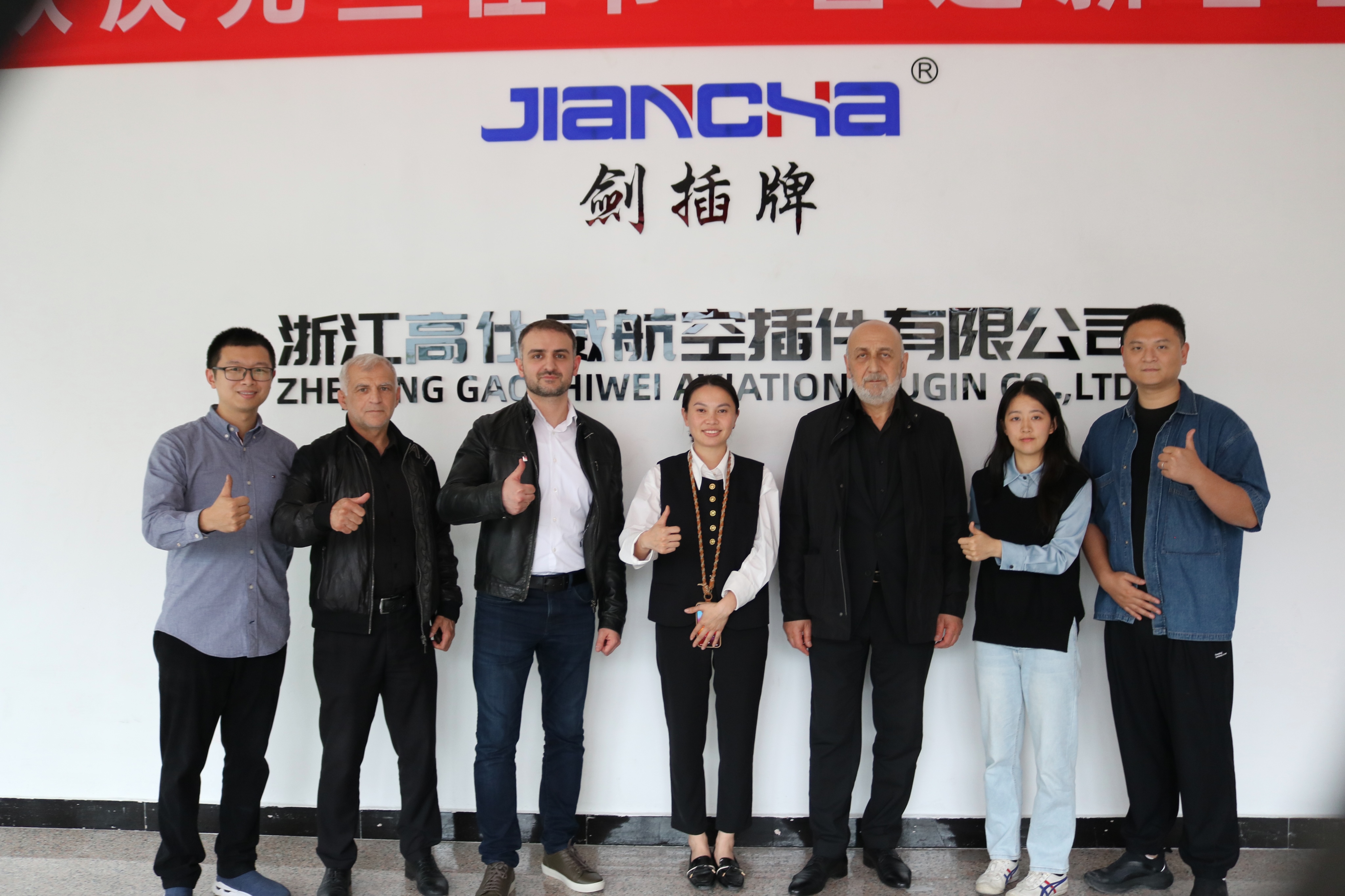 เมื่อวันที่ 22 เมษายน 2024 ลูกค้าชาวรัสเซียเข้ามาตรวจสอบโรงงานและวาดบทใหม่ในความร่วมมือด้านตัวเชื่อมต่อแบบวงกลม